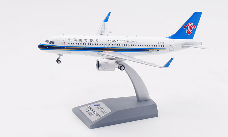 1:200 Aviation200 China Southern Airlines A320NEO B-301A Aircraft Model With Stand