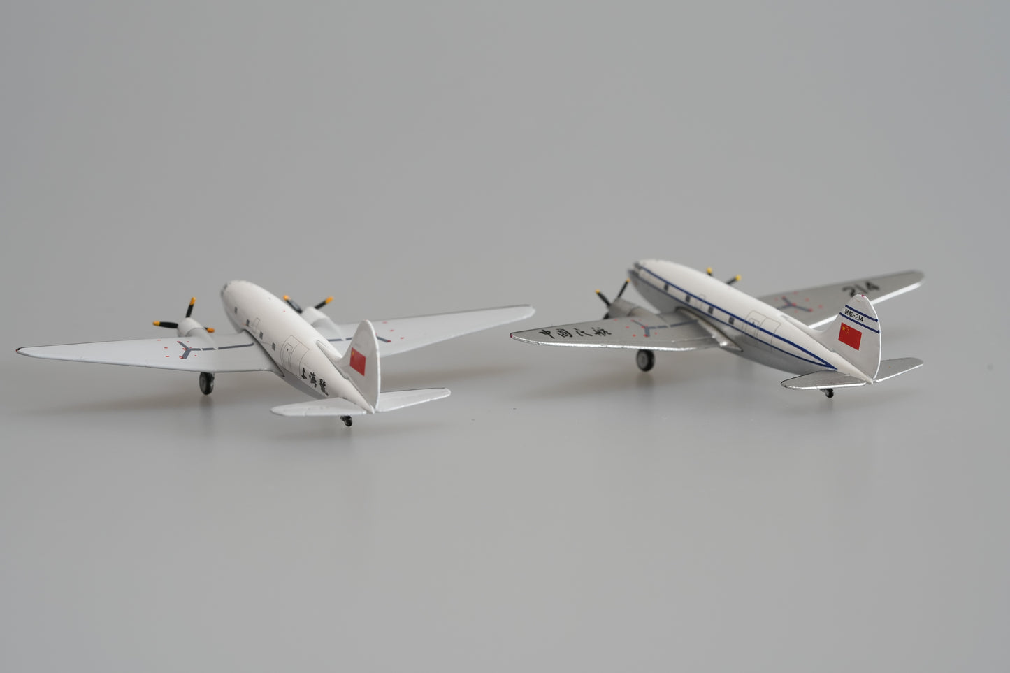 1:400 Yu Model CAAC Curtiss C-46 202 214 (ShangHai&GuangZhou) Aircarft Model+Free Tractor