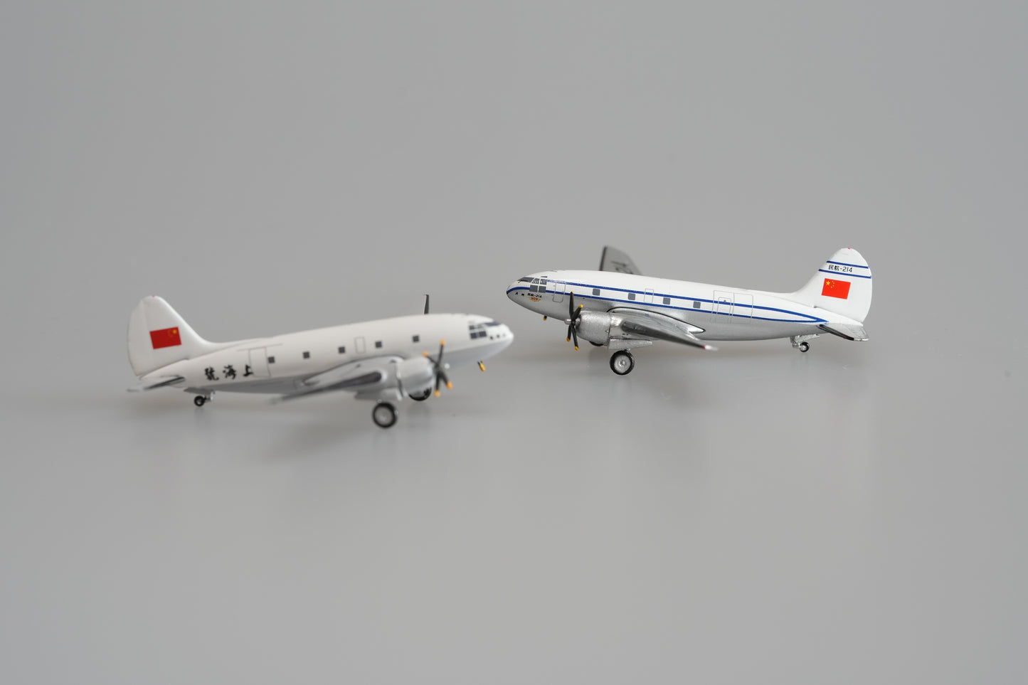 1:400 Yu Model CAAC Curtiss C-46 202 214 (ShangHai&GuangZhou) Aircarft Model+Free Tractor