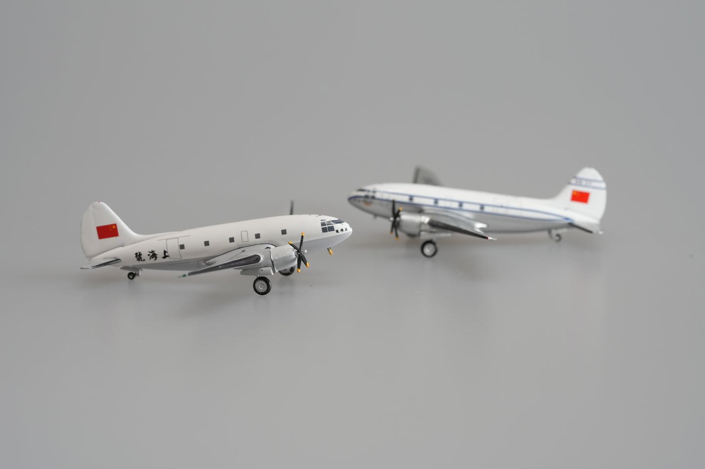 1:400 Yu Model CAAC Curtiss C-46 202 214 (ShangHai&GuangZhou) Aircarft Model+Free Tractor