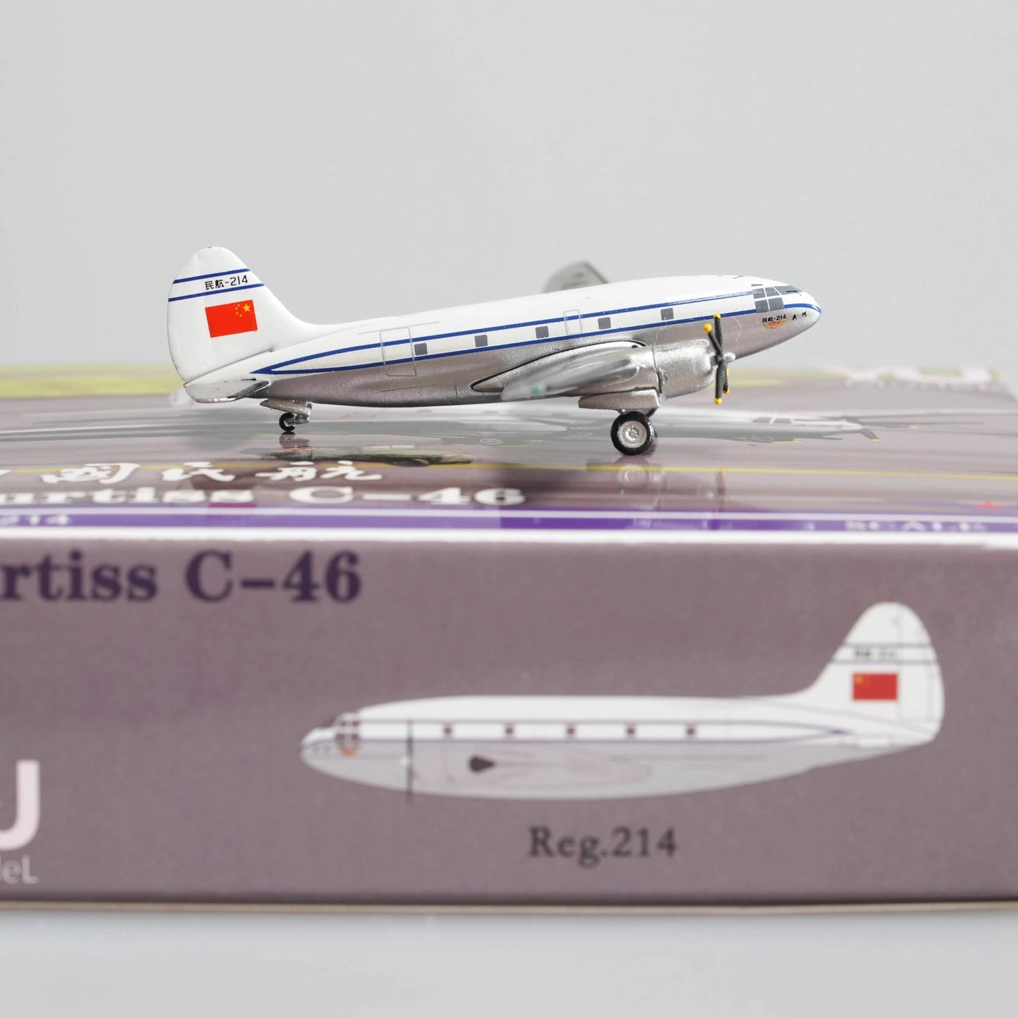 1:400 Yu Model CAAC Curtiss C-46 202 214 (ShangHai&GuangZhou) Aircarft Model+Free Tractor