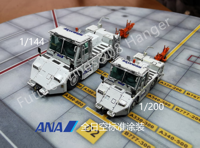 1:200 08 Hanger Diecast Airport GSE Komatsu WT-250 Tractor with Towbar