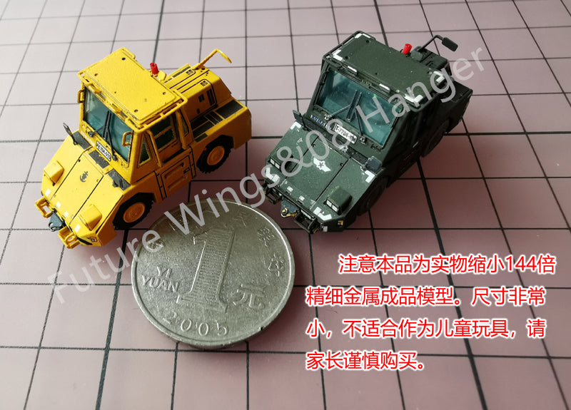 1:200 08 Hanger Diecast Airport GSE Komatsu WT-250 Tractor with Towbar