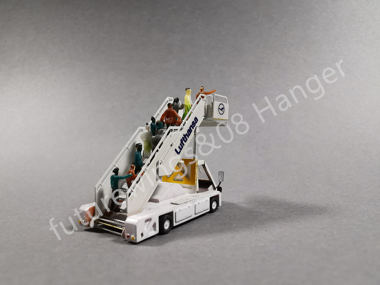 1:200 08 Hanger Diecast Airport GSE Passenger Stairs