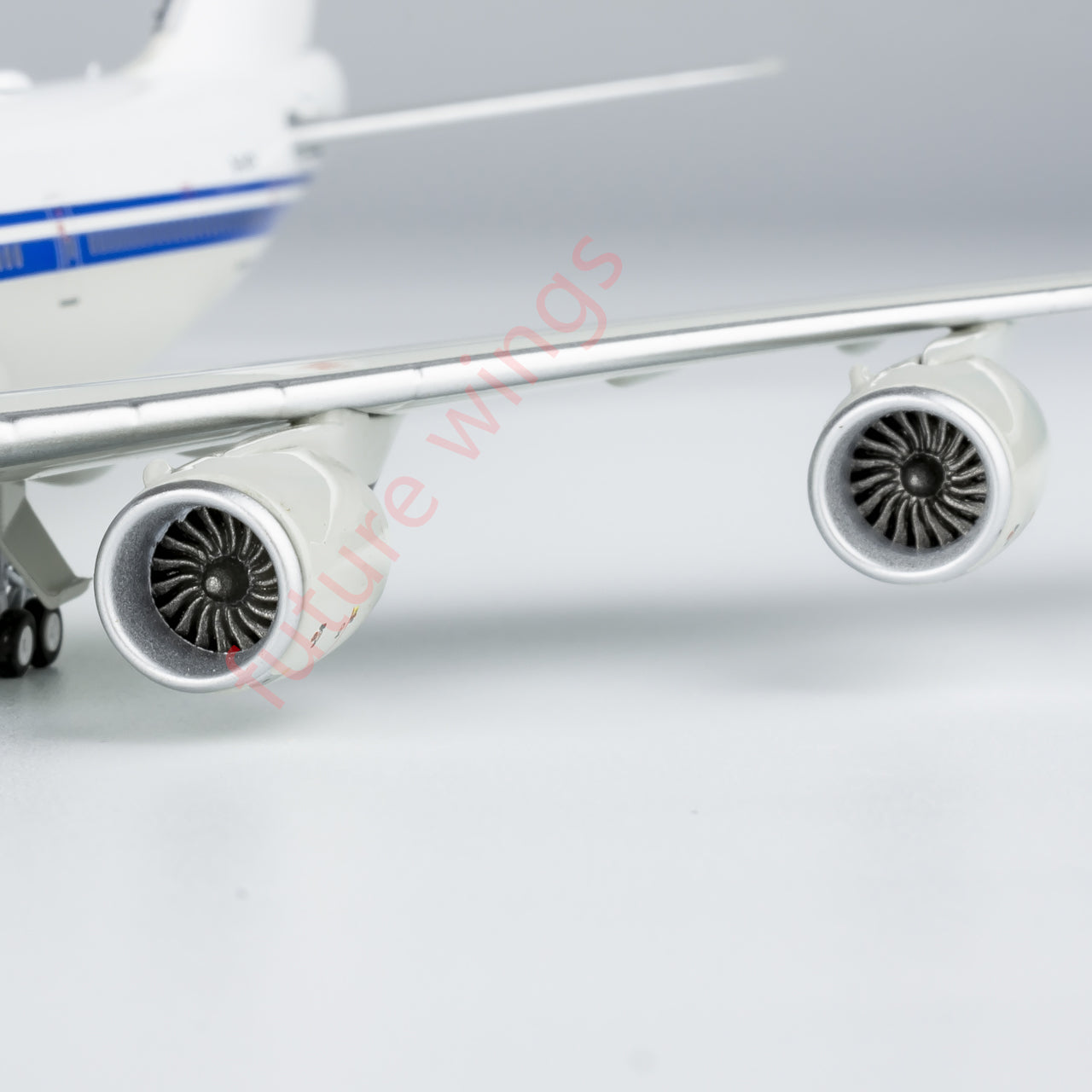 1:400 NG Models NG78030 Air China Boeing 747-8i B-2479+Free Tractor