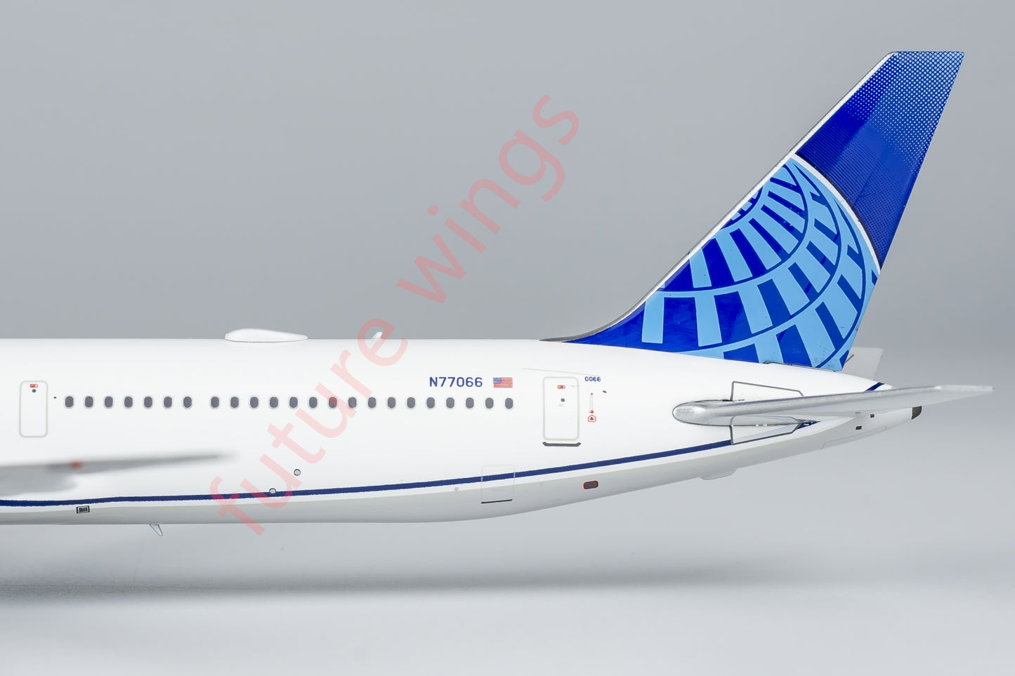 1:400 NG Models NG18001 United Airlines Boeing 767-400ER N77066 Aircraft Model+Free Tractor