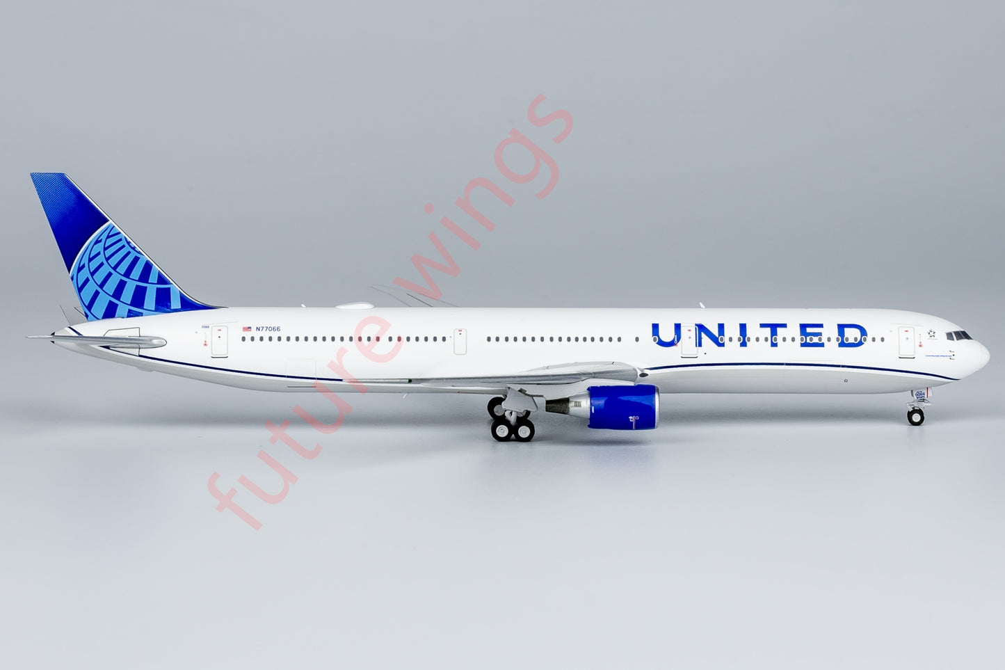 1:400 NG Models NG18001 United Airlines Boeing 767-400ER N77066 Aircraft Model+Free Tractor