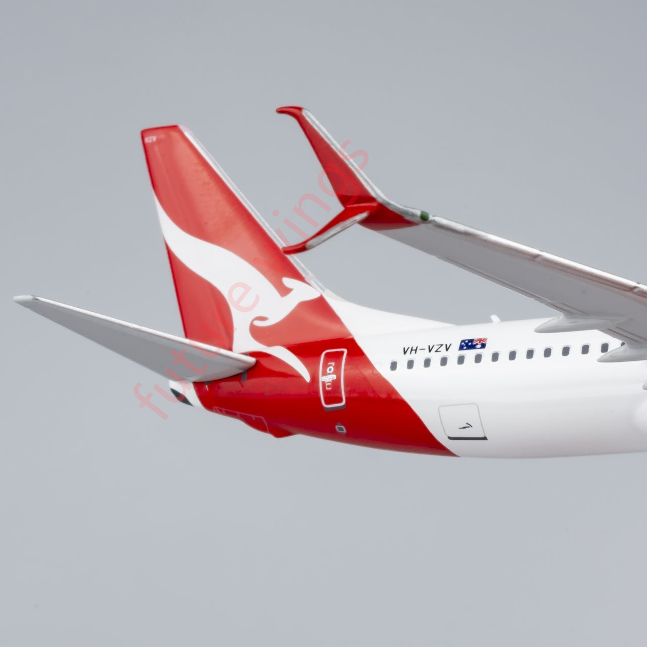 1:400 NG Models NG58237 Qantas Airways Boeing 737-800 VH-VZV Aircraft Model+Free Tractor