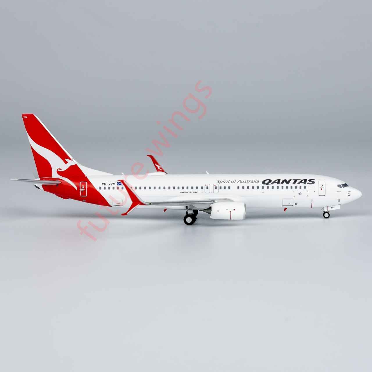 1:400 NG Models NG58237 Qantas Airways Boeing 737-800 VH-VZV Aircraft Model+Free Tractor