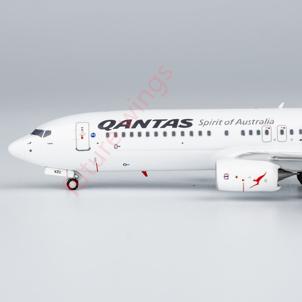 1:400 NG Models NG58236 Qantas Airways Boeing 737-800 VH-VZU Aircraft Model+Free Tractor