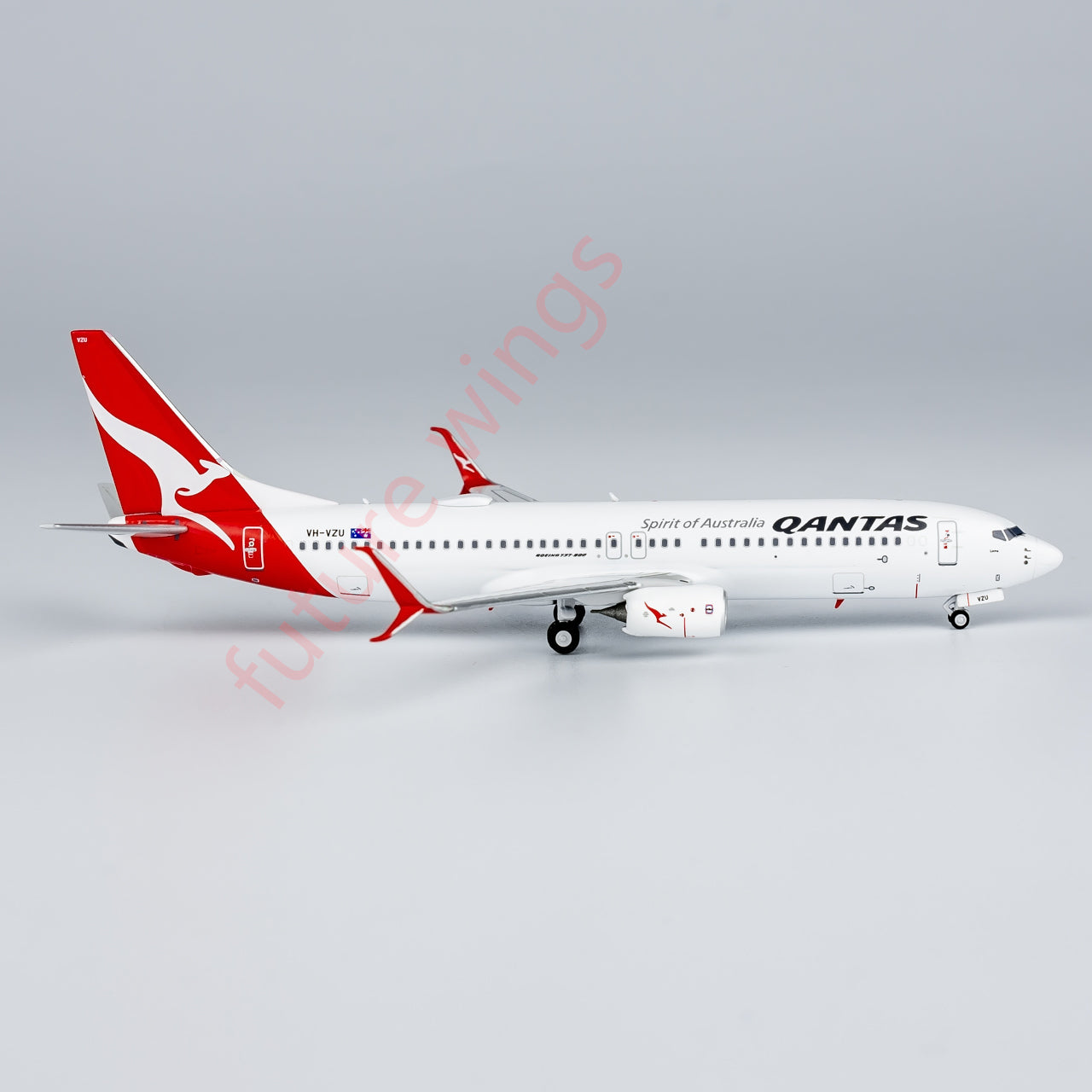 1:400 NG Models NG58236 Qantas Airways Boeing 737-800 VH-VZU Aircraft Model+Free Tractor