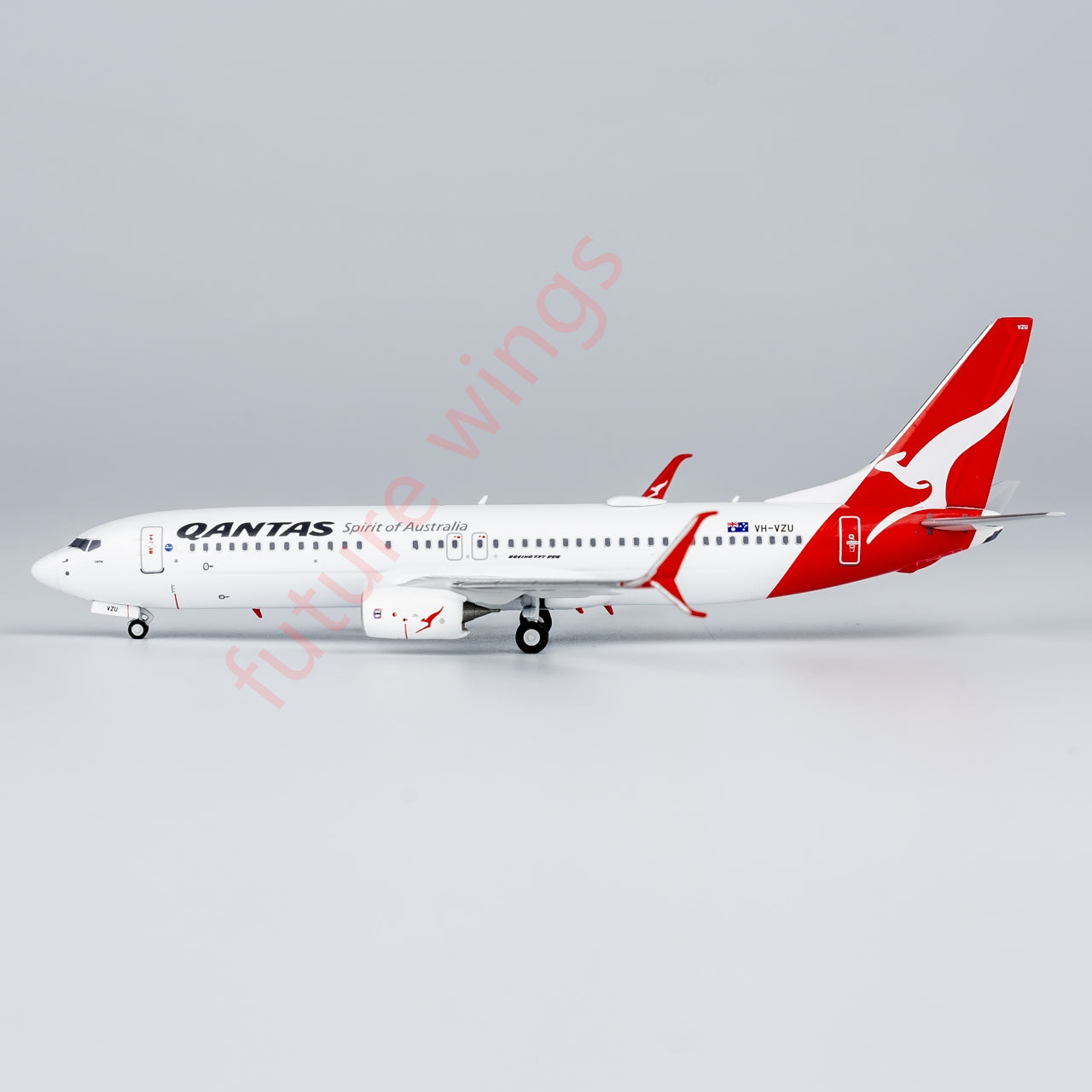 1:400 NG Models NG58236 Qantas Airways Boeing 737-800 VH-VZU Aircraft Model+Free Tractor