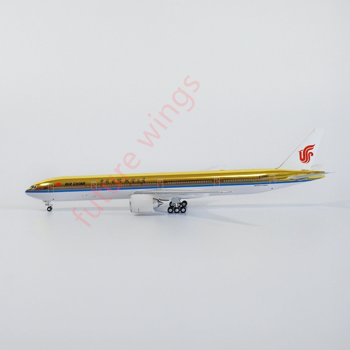 1:400 Air China B777-300ER B-2085  Gold Special Edition+Free Tractor