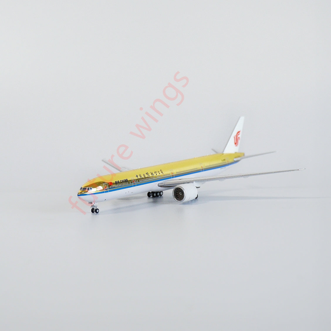 1:400 Air China B777-300ER B-2085  Gold Special Edition+Free Tractor