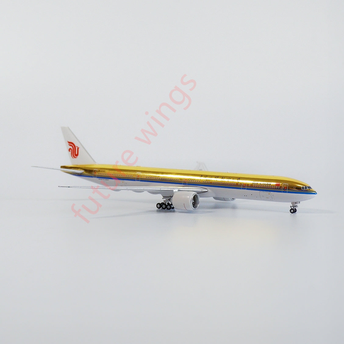 1:400 Air China B777-300ER B-2085  Gold Special Edition+Free Tractor