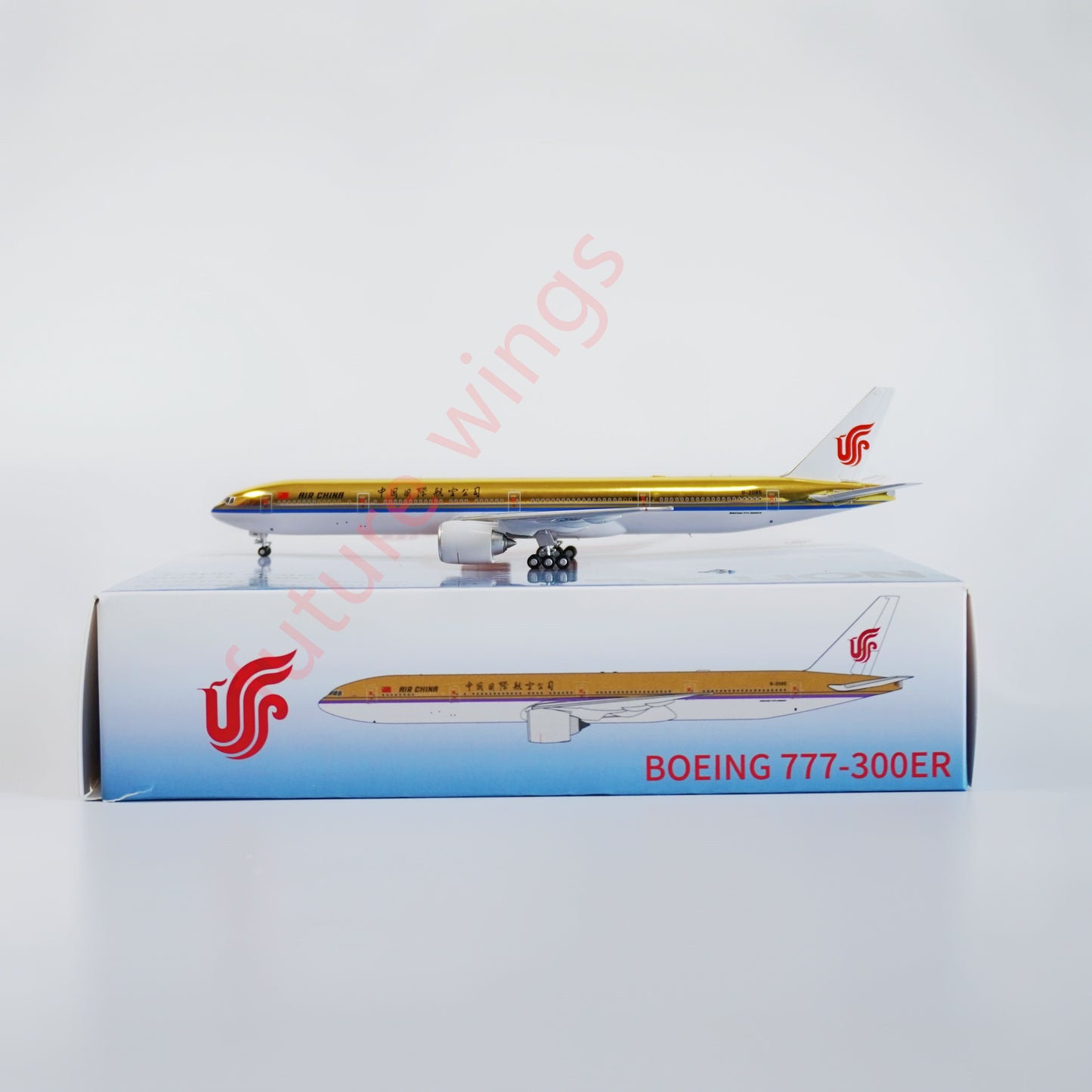 1:400 Air China B777-300ER B-2085  Gold Special Edition+Free Tractor