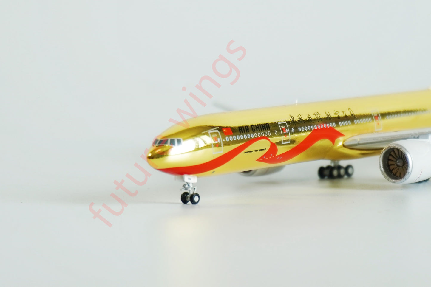 1:400 Air China B777-300ER  B-2006  Gold Special Edition+Free Tractor