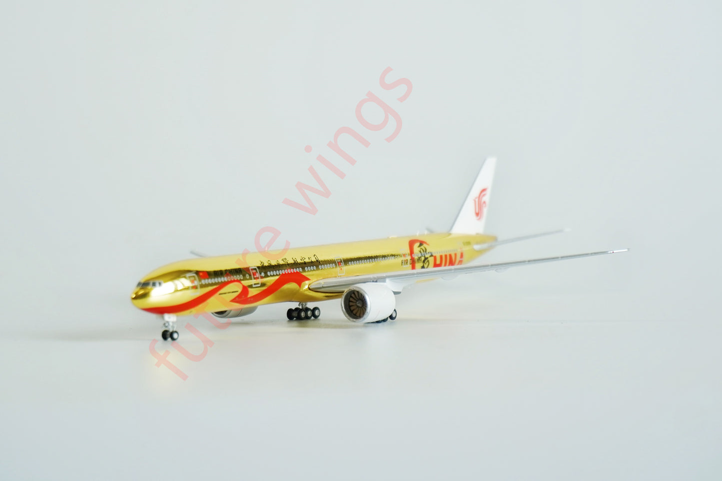 1:400 Air China B777-300ER  B-2006  Gold Special Edition+Free Tractor