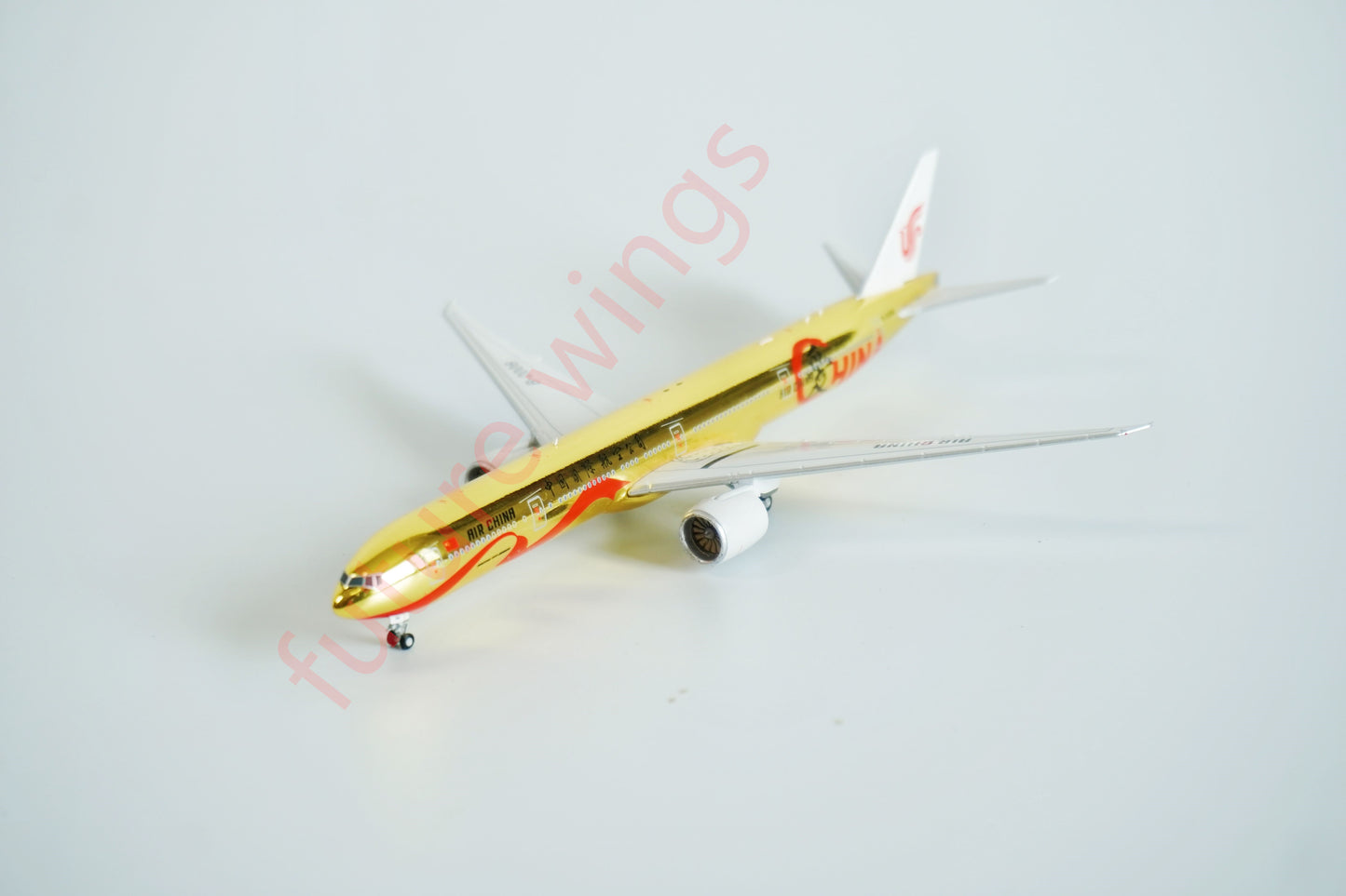 1:400 Air China B777-300ER  B-2006  Gold Special Edition+Free Tractor