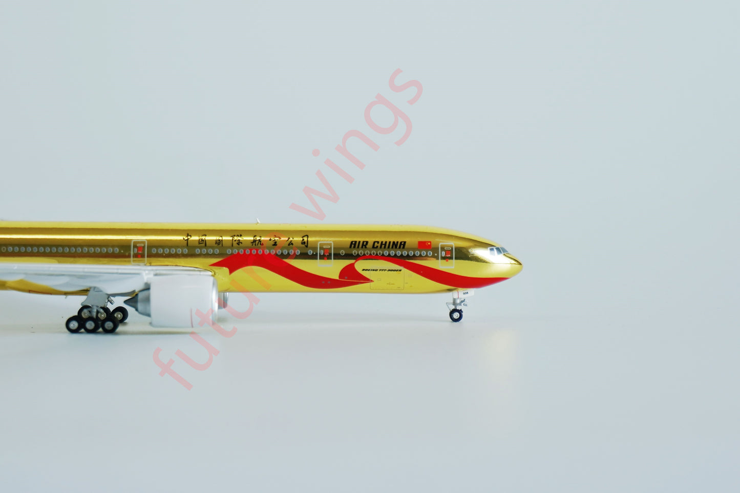 1:400 Air China B777-300ER  B-2006  Gold Special Edition+Free Tractor