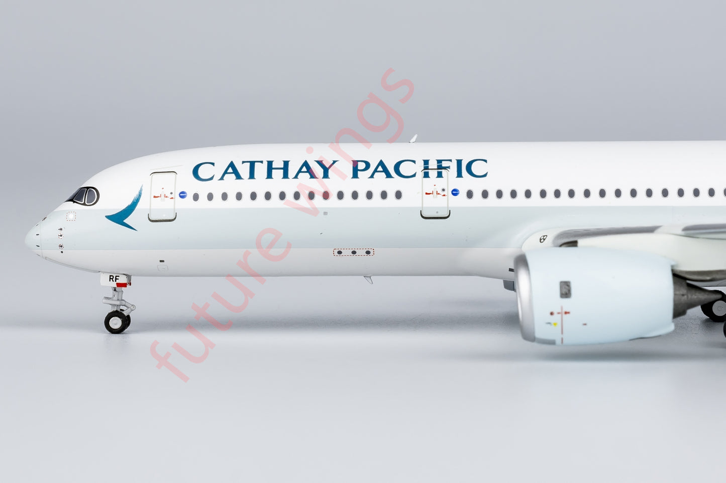 1:400 NG Models NG39077 Cathay Pacific Airbus A350-900 B-LRF Aircraft Model+Free Tractor