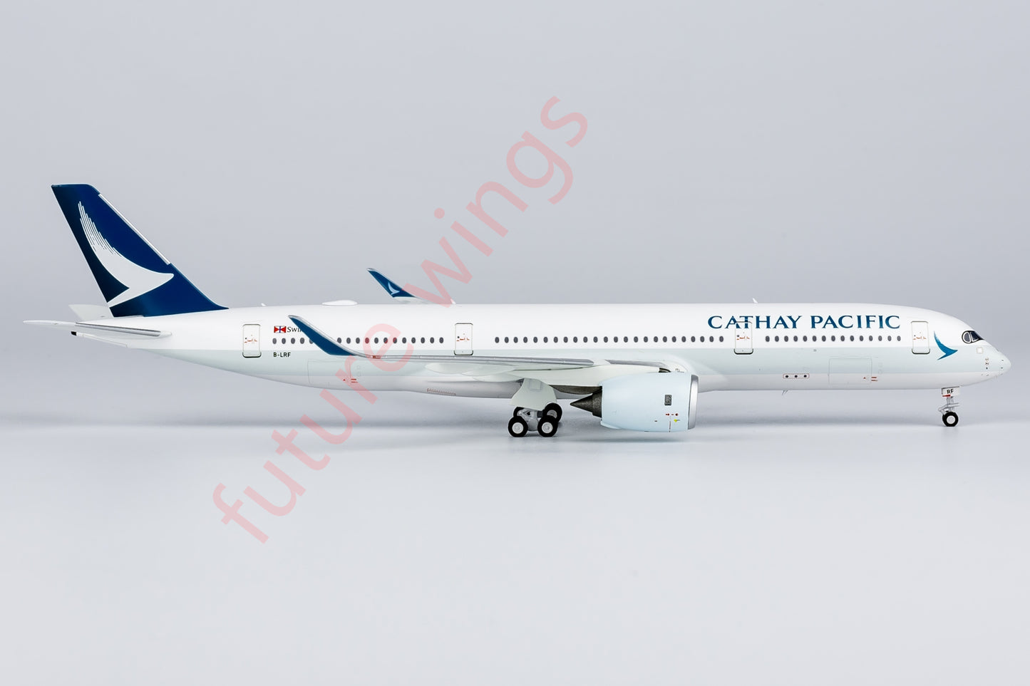 1:400 NG Models NG39077 Cathay Pacific Airbus A350-900 B-LRF Aircraft Model+Free Tractor