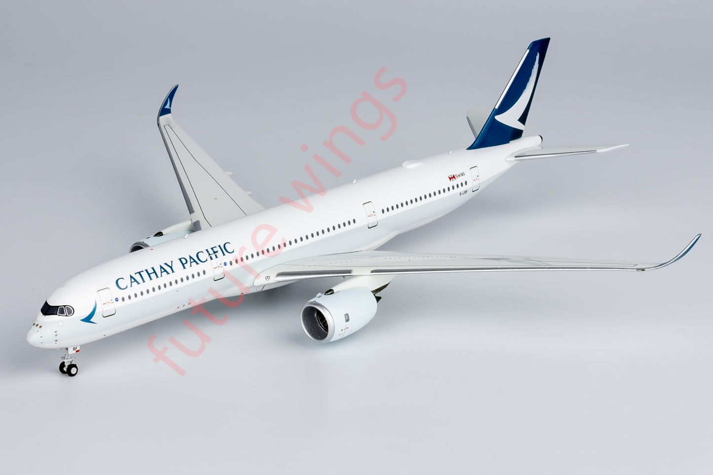 1:400 NG Models NG39077 Cathay Pacific Airbus A350-900 B-LRF Aircraft Model+Free Tractor