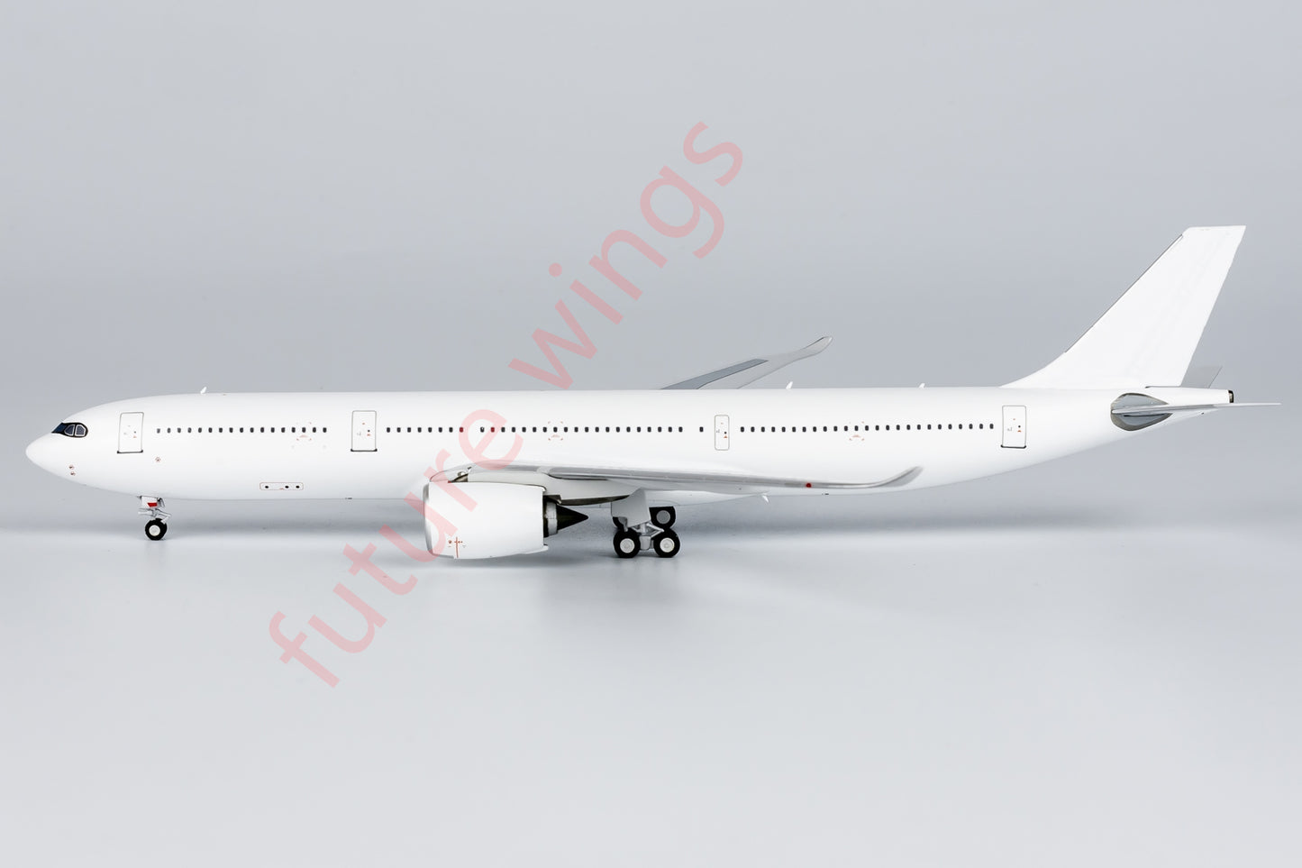 1:400 NG Models NG68000 Airbus A330-900neo Blank Aircraft Model+Free Tractor