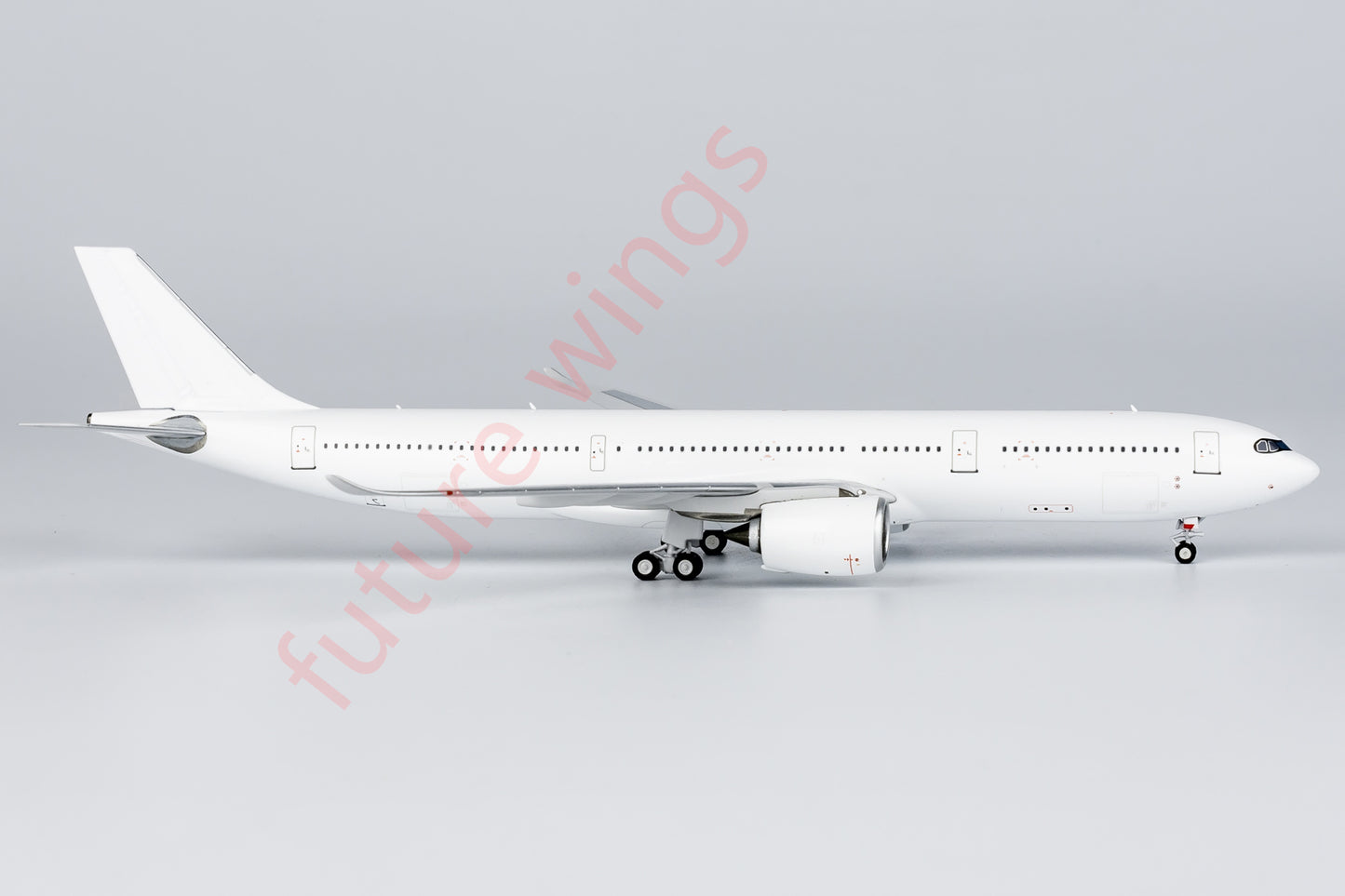 1:400 NG Models NG68000 Airbus A330-900neo Blank Aircraft Model+Free Tractor