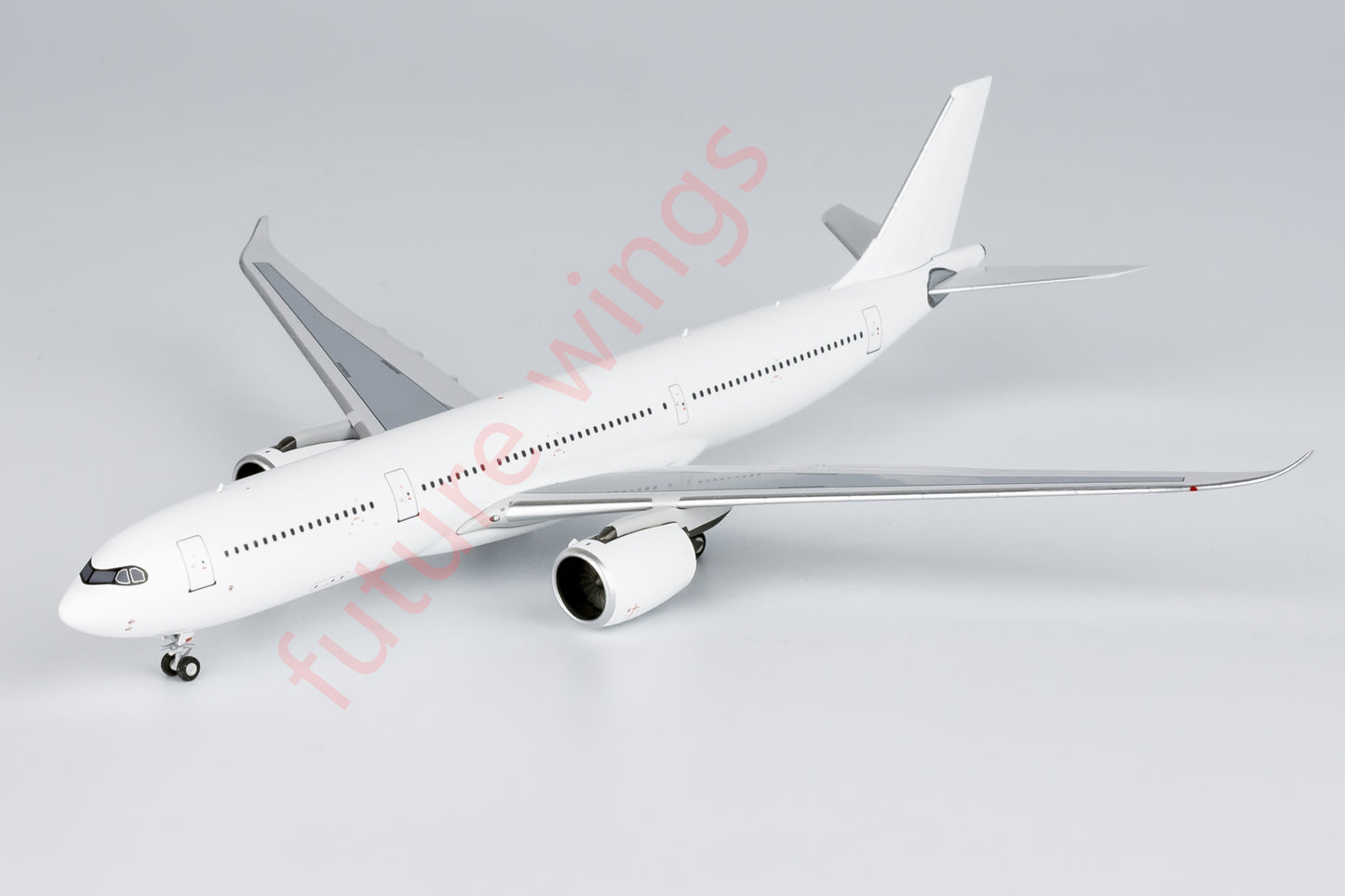 1:400 NG Models NG68000 Airbus A330-900neo Blank Aircraft Model+Free Tractor