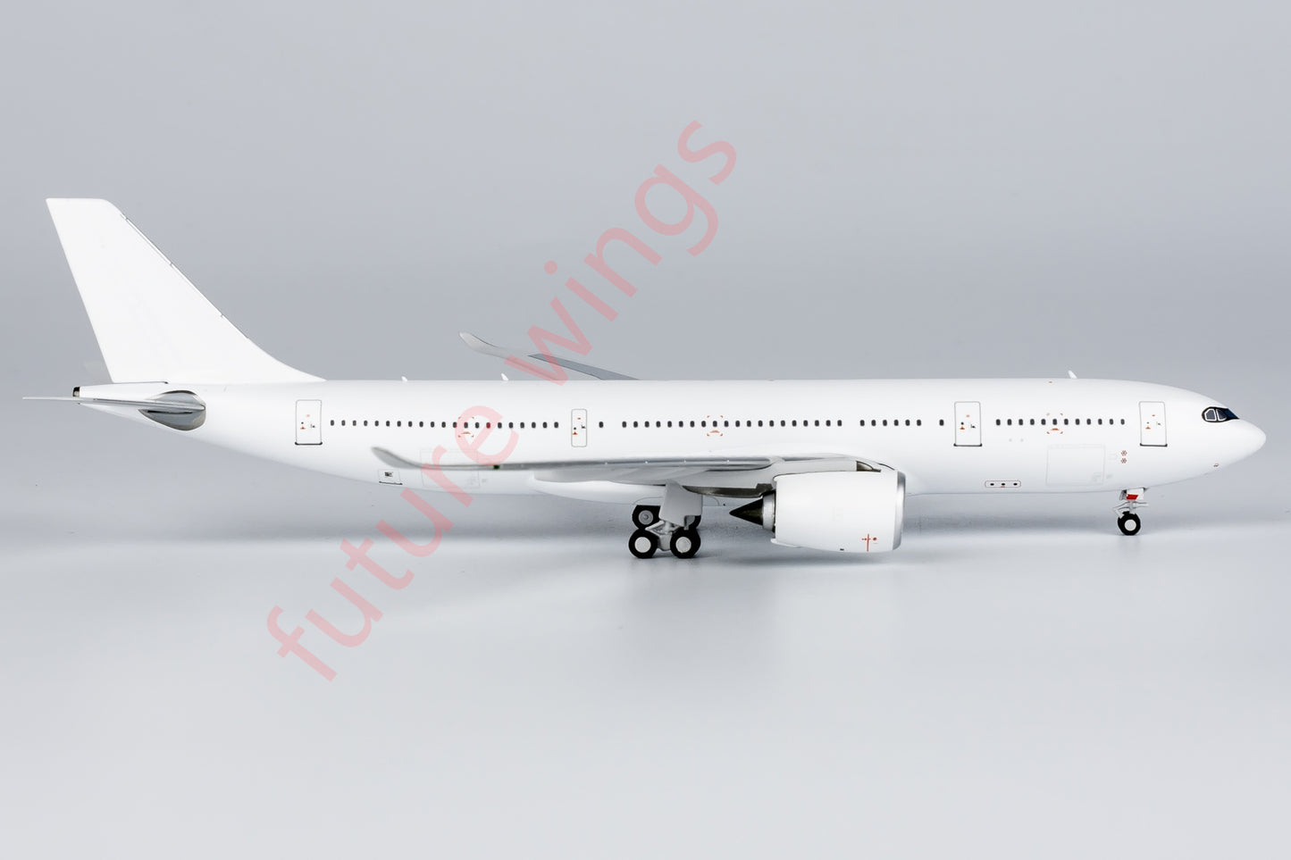 1:400 NG Models NG67000 Airbus A330-800 Blank Aircraft Model+Free Tractor