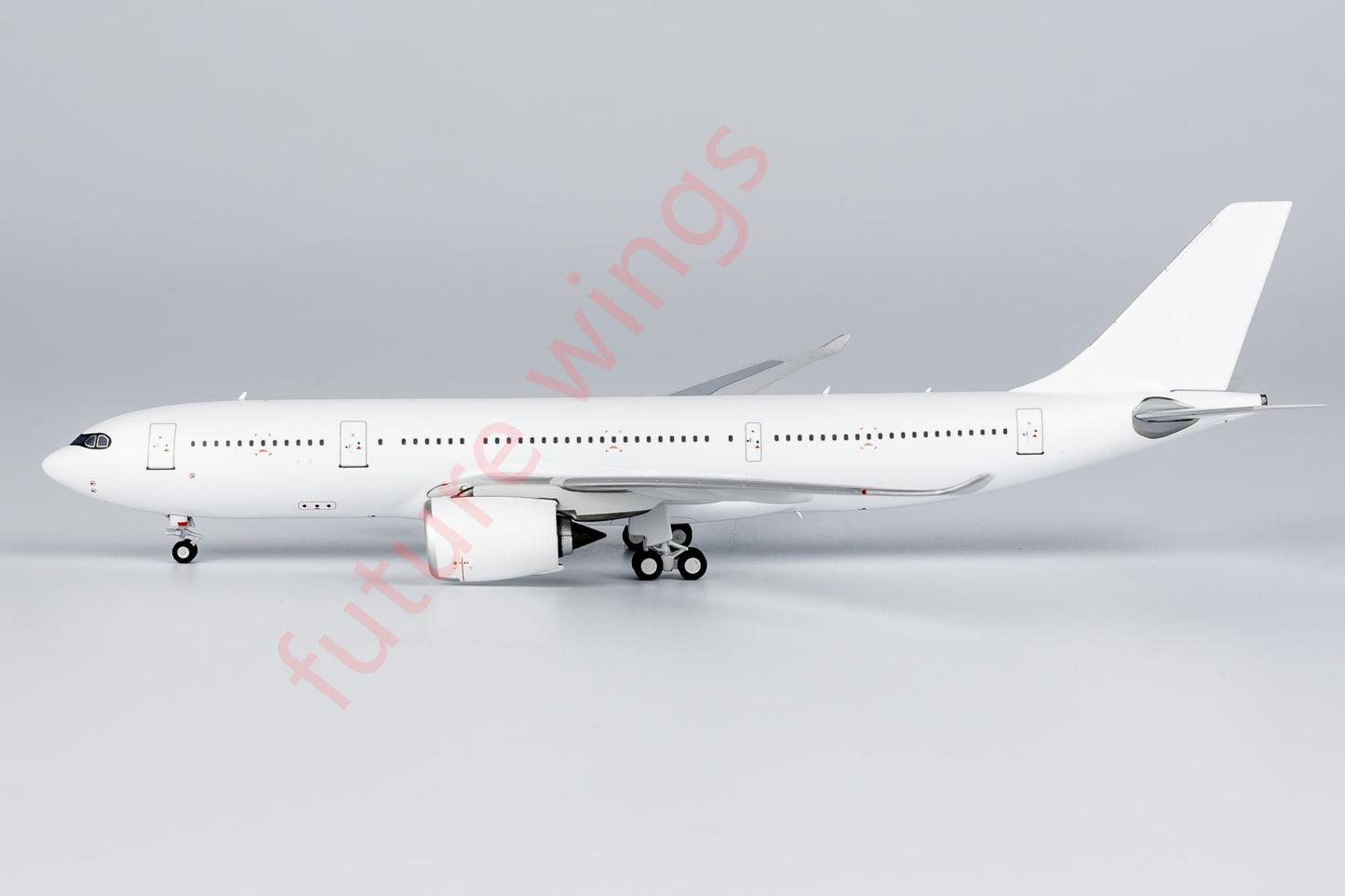 1:400 NG Models NG67000 Airbus A330-800 Blank Aircraft Model+Free Tractor