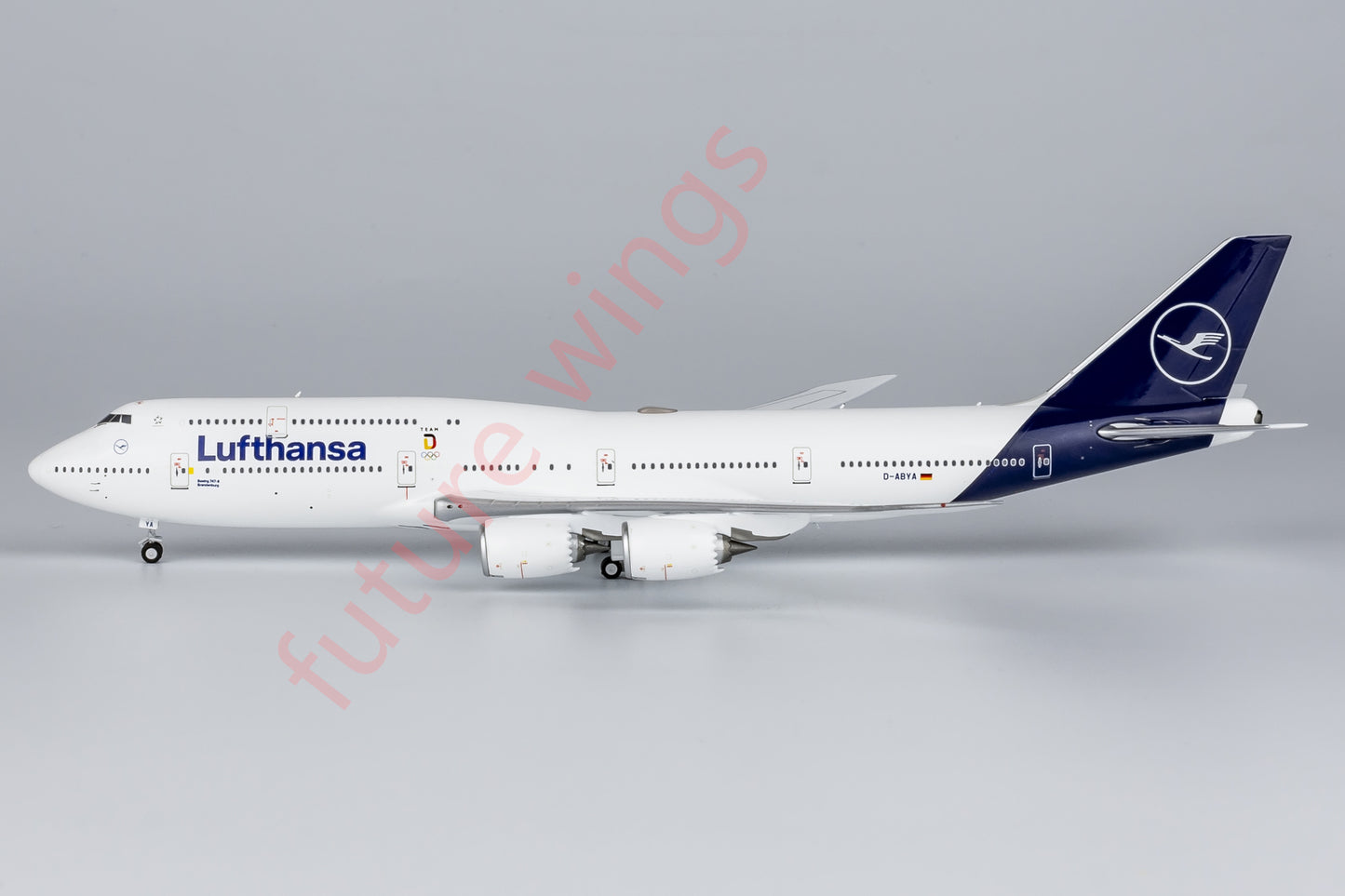 1:400 NG Models NG78033 Lufthansa Airlines Boeing 747-8 D-ABYA Aircraft Model+Free Tractor