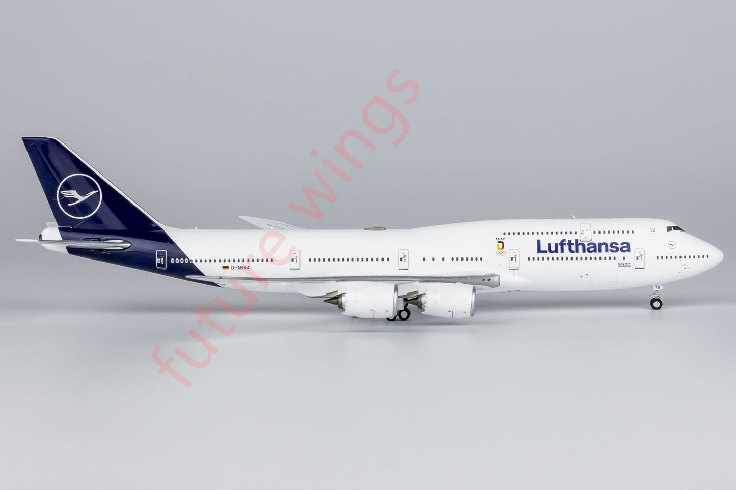 1:400 NG Models NG78033 Lufthansa Airlines Boeing 747-8 D-ABYA Aircraft Model+Free Tractor