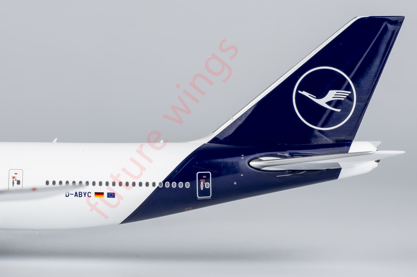 1:400 NG Models NG78028 Lufthansa Airlines Boeing 747-8  D-ABYC Aircraft Model+Free Tractor