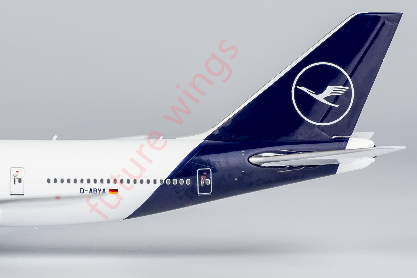 1:400 NG Models NG78027 Lufthansa Airlines Boeing 747-8 D-ABYA Aircraft Model+Free Tractor