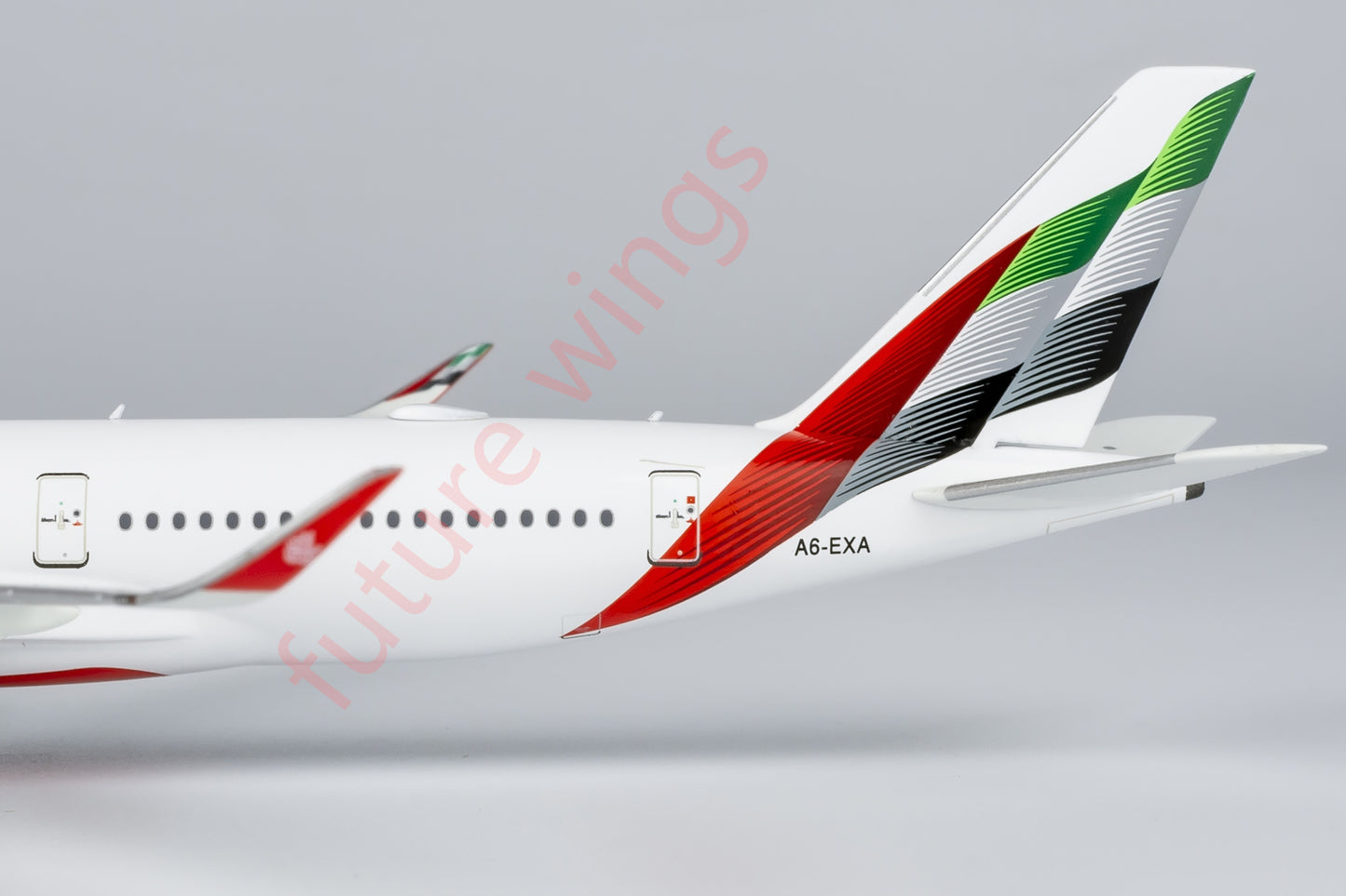 1:400 NG Models NG39072 Emirates Airlines A350-900 A6-EXA Aircraft Model+Free Tractor