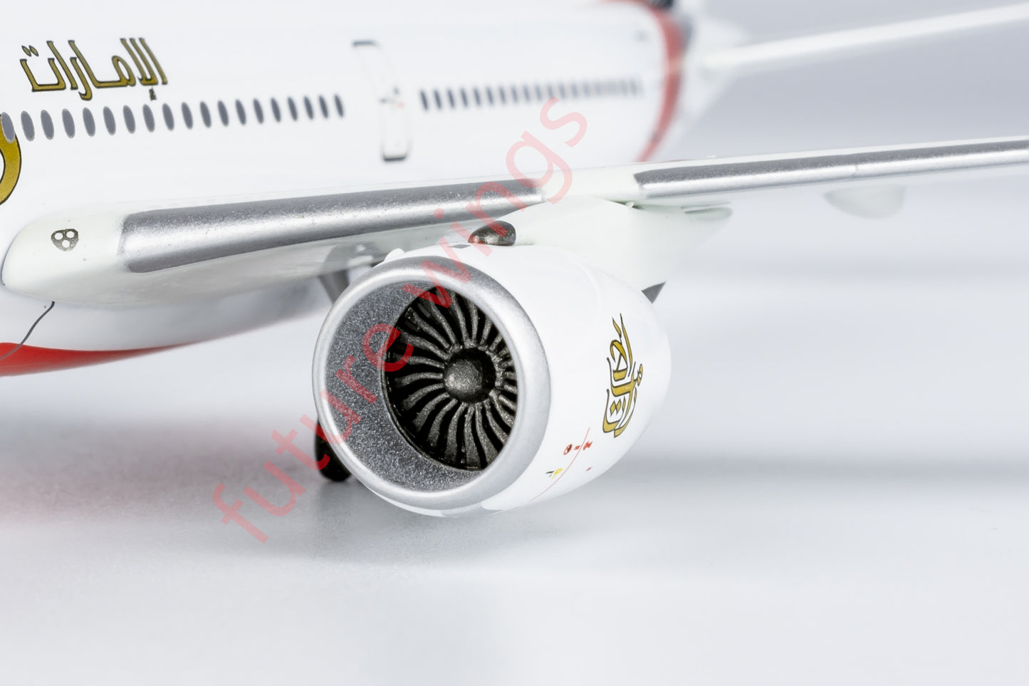 1:400 NG Models NG39072 Emirates Airlines A350-900 A6-EXA Aircraft Model+Free Tractor