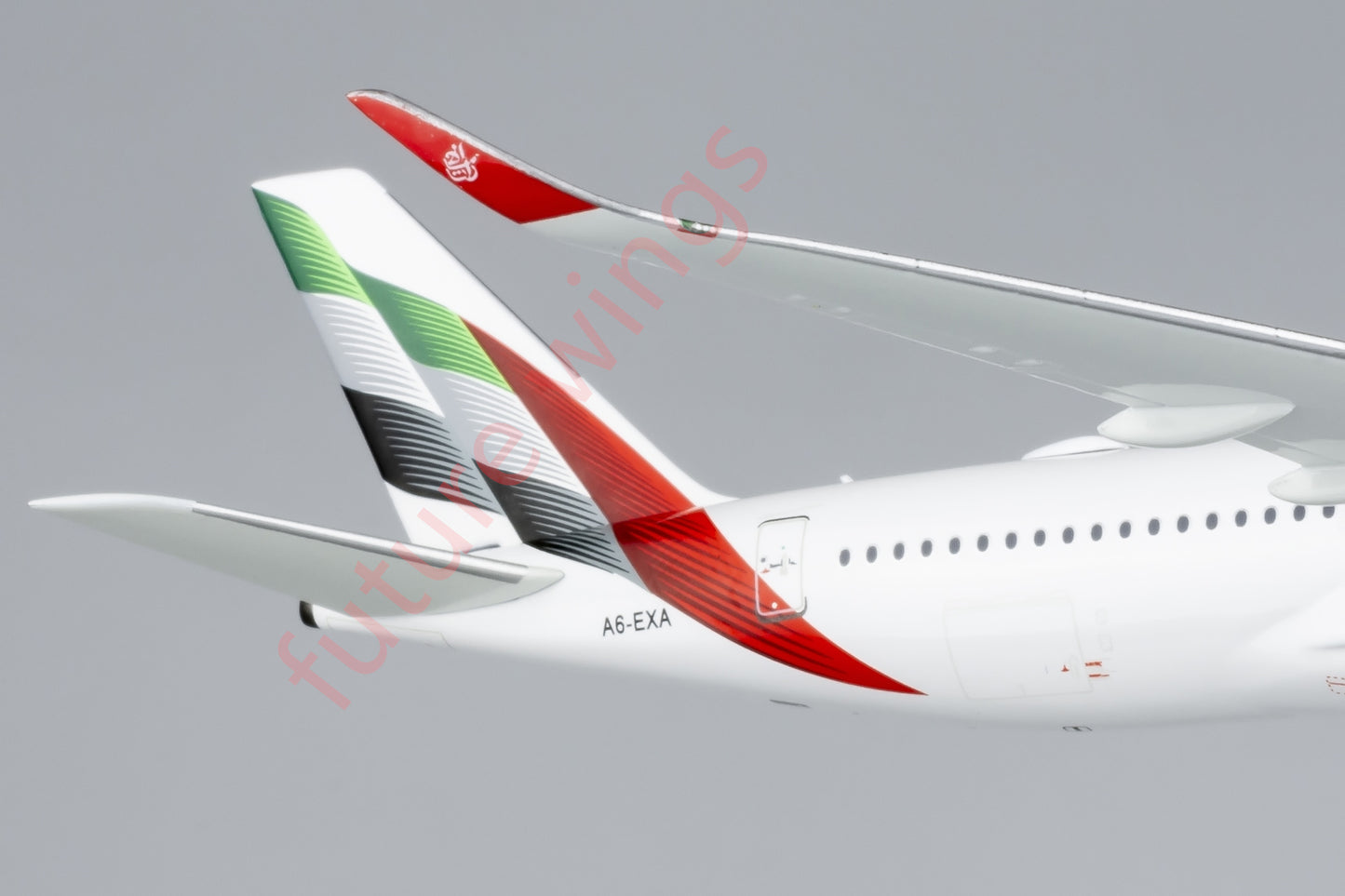 1:400 NG Models NG39072 Emirates Airlines A350-900 A6-EXA Aircraft Model+Free Tractor