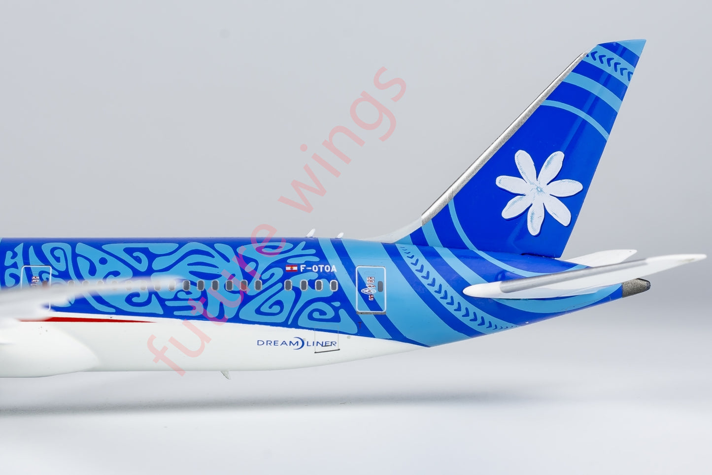 1:400 NG Models NG55125 Air Tahiti Nui B787-9 F-OVAA "25years" Aircraft Model+Free Tractor