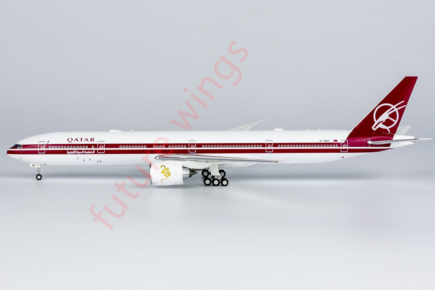 1:400 NG Lite QTR022 Qatar Airways B777-300ER A7-BAC Aircraft Model+Free Tractor