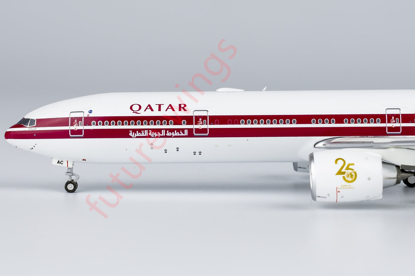 1:400 NG Lite QTR022 Qatar Airways B777-300ER A7-BAC Aircraft Model+Free Tractor