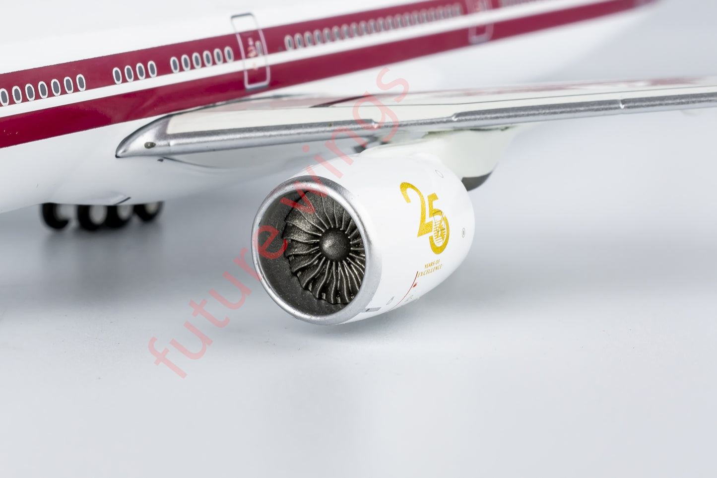 1:400 NG Lite QTR022 Qatar Airways B777-300ER A7-BAC Aircraft Model+Free Tractor