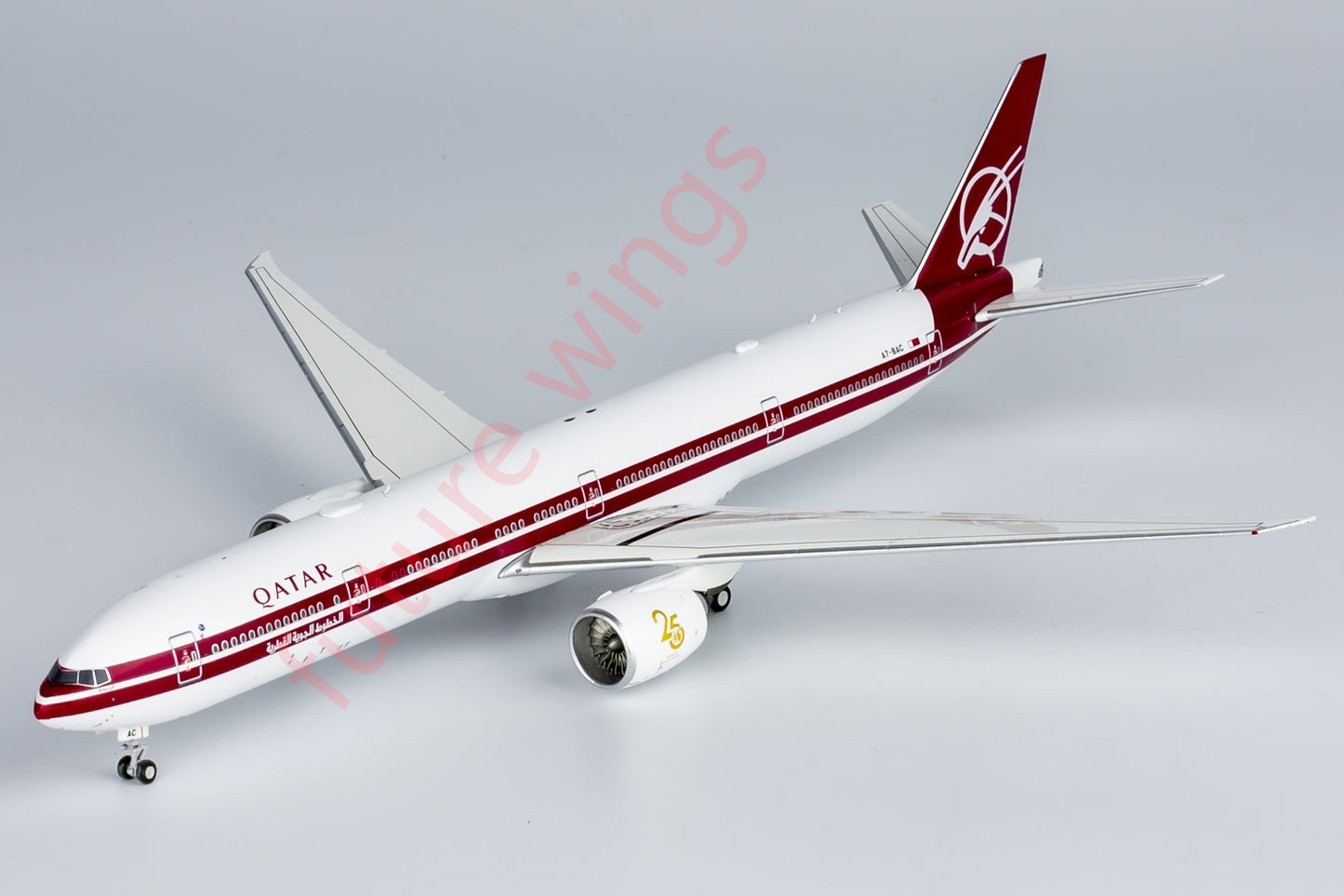 1:400 NG Lite QTR022 Qatar Airways B777-300ER A7-BAC Aircraft Model+Free Tractor