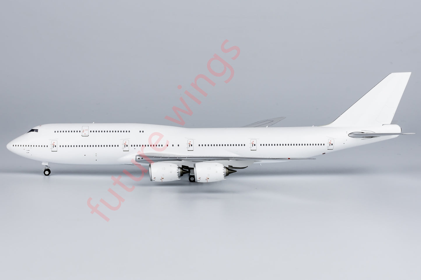 1:400 NG Models NG78007 Boeing B747-8 Blank Aircraft Model+Free Tractor