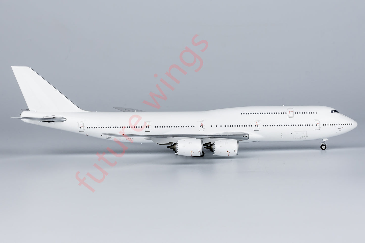 1:400 NG Models NG78007 Boeing B747-8 Blank Aircraft Model+Free Tractor