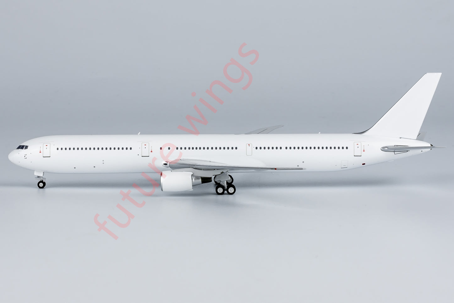 1:400 NG Models NG18000 Boeing B767-400ER Blank Aircraft Model+Free Tractor