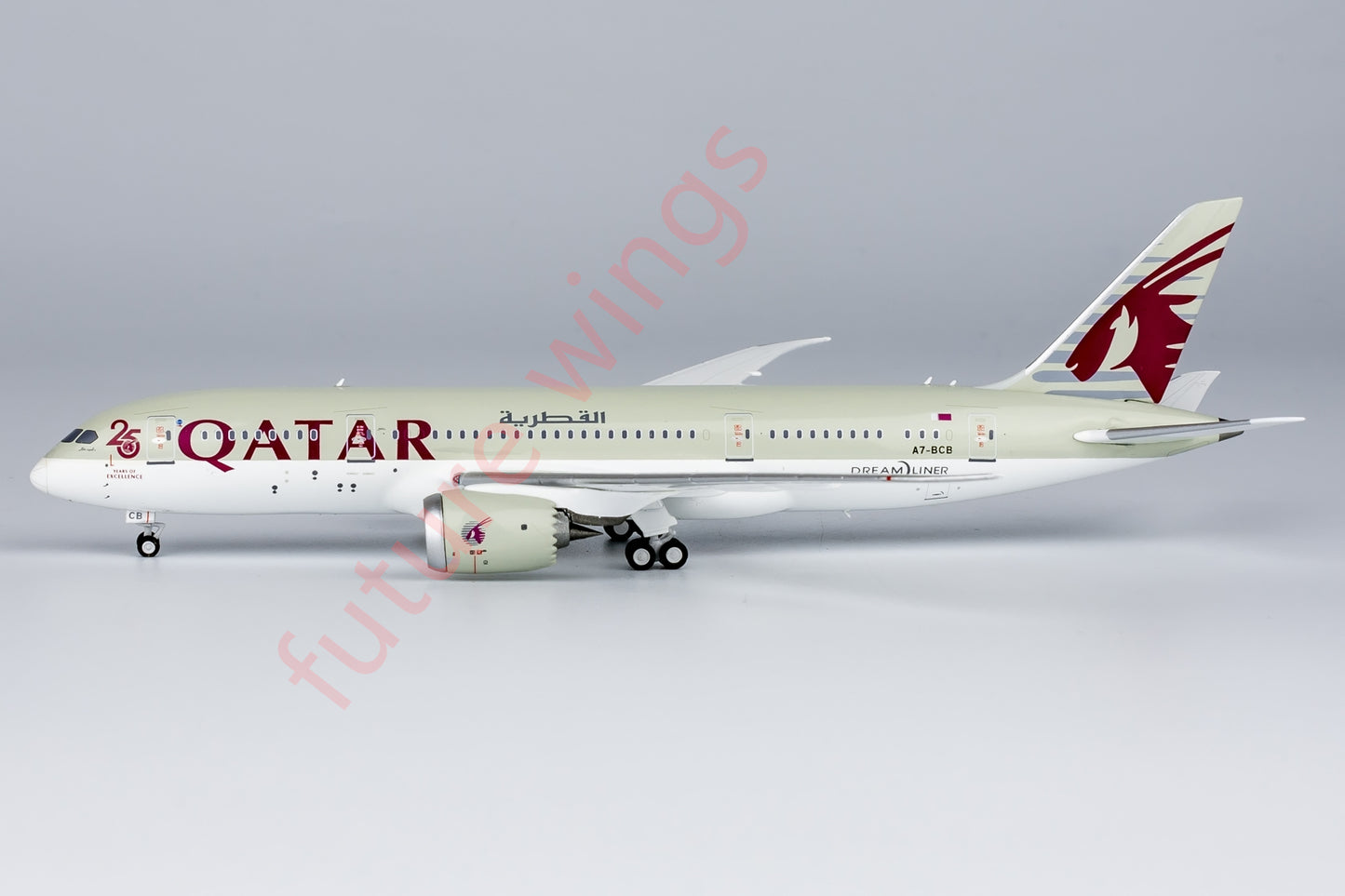 1:400 NG Models NG59011 Qatar Airways B787-8 A7-BCB Aircraft Model+Free Tractor