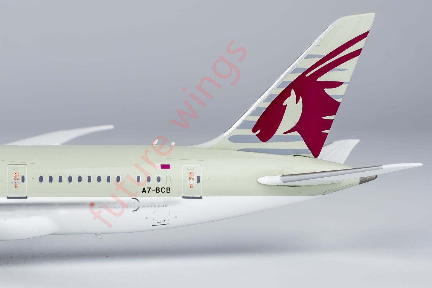 1:400 NG Models NG59011 Qatar Airways B787-8 A7-BCB Aircraft Model+Free Tractor