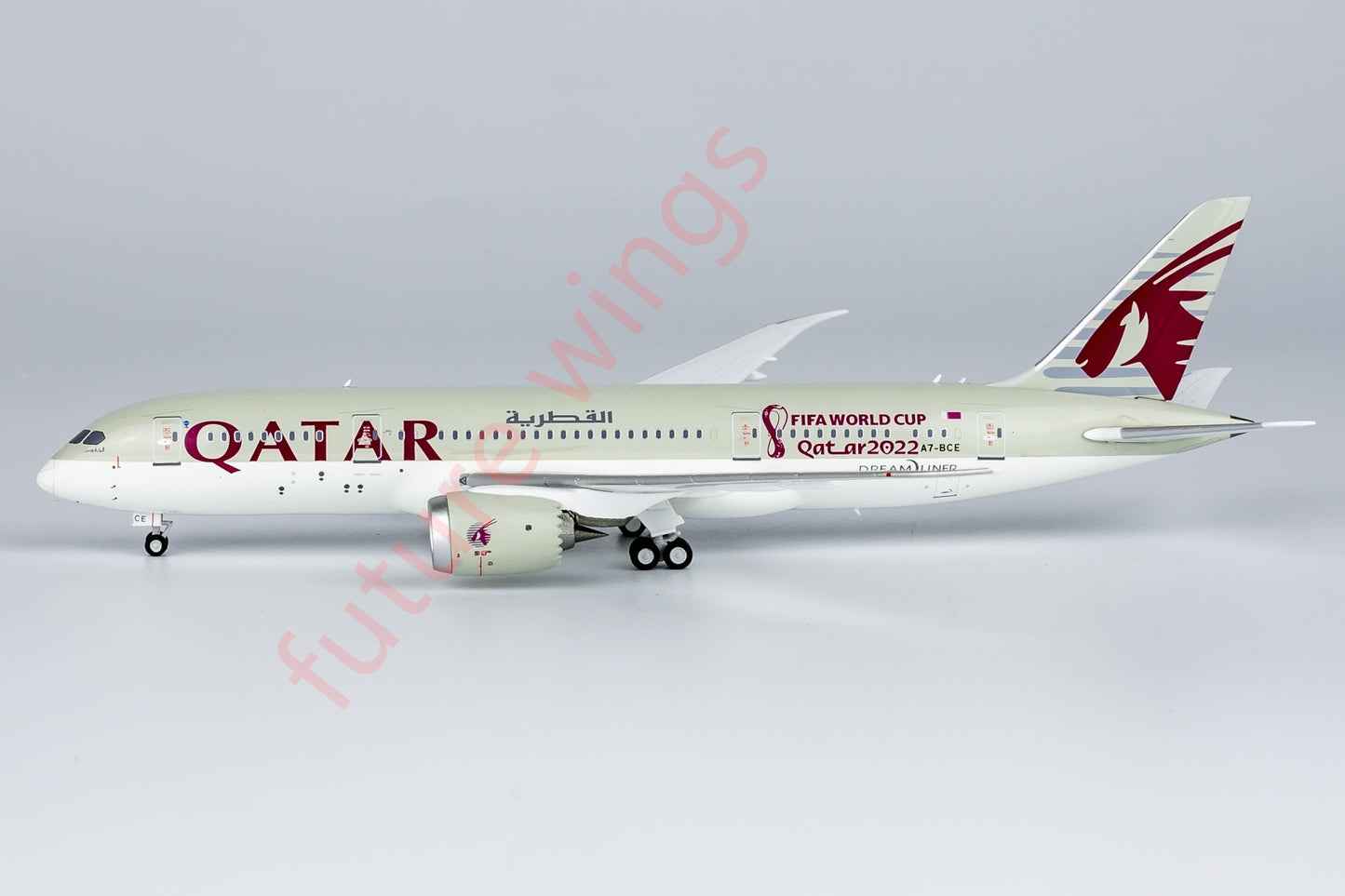 1:400 NG Models NG59010 Qatar Airways B787-8 A7-BCE Aircraft Model+Free Tractor